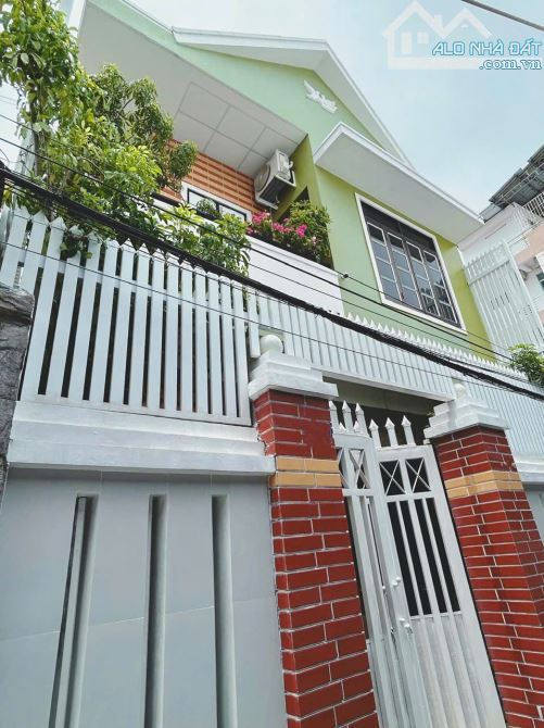 Căn nhà đẹp hẻm Thông Dã Tượng và Hoàng Diệu, cách Biển chỉ 300m. Dt gần 70m2, ngang 6,8M