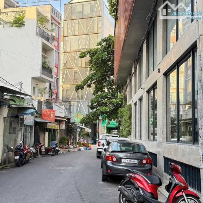 Bán nhà Hồ Tùng Mậu 40m2 mặt ngõ kinh doanh ô tô tránh chỉ hơn 13 tỷ