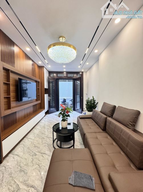 Bán Gấp Nhà 102 Vũ Xuân Thiều, Sài Đồng, Long Biên, 50m2, 5 Tầng, ô tô, full nội thất