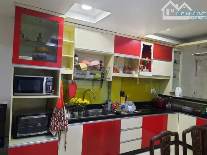 Lô góc 2 MT, thu nhập 9tr/tháng, DT 50.5m2, gần HTP, nhỉnh 4 tỷ.
