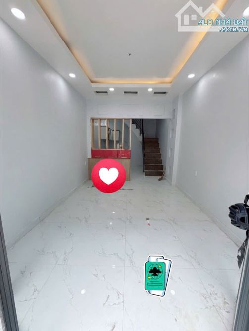 Nhà 3 tầng - Ngang 3.6 dài 9.5 - Hẻm 4m - Hoàng Diệu Q4.