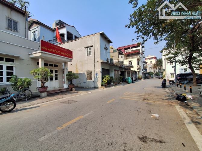 Bán Đất Ngõ 640 Nguyễn Văn Cừ, Gia Thụy, Long Biên, 62m2, MT6.5m, Phân Lô, Ô Tô