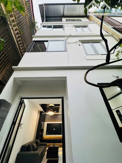 Bán nhà lô góc Ba đình, 8 tỷ 6, DT sổ 54m, 4 tầng, mặt tiền 6m, vuông vắn, cách ô tô tránh
