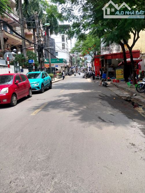 Bán nhà mặt phố Võng Thị, Tây Hồ, 30m ra Lạc Long Quân, DT 67m2, 2 Tầng, Giá 25,5 tỷ.