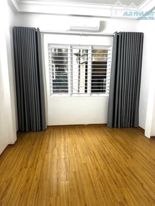 Cho thuê nhà  ngõ 107 Tôn Đức, 38m2 x 4 tầng, 5 ngủ, 4 wc.16,5 Triệu/th