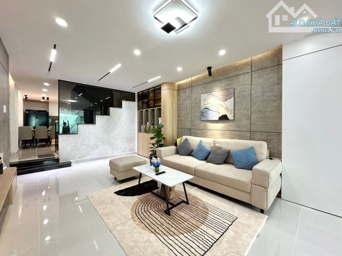ĐỈNH NÓC KỊCH TRẦN  - SIÊU ĐẸP KTS THIẾT KẾ FULL NỘI THẤT - 5 TẦNG - HẺM ÔTÔ