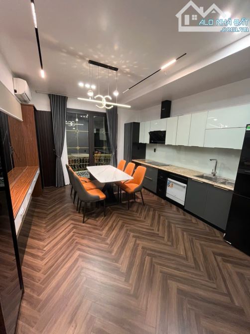 Bán toà căn hộ dịch vụ 18 phòng khu phân lô Văn Cao - 240m2 - ngang 12m - giá 23 tỷ