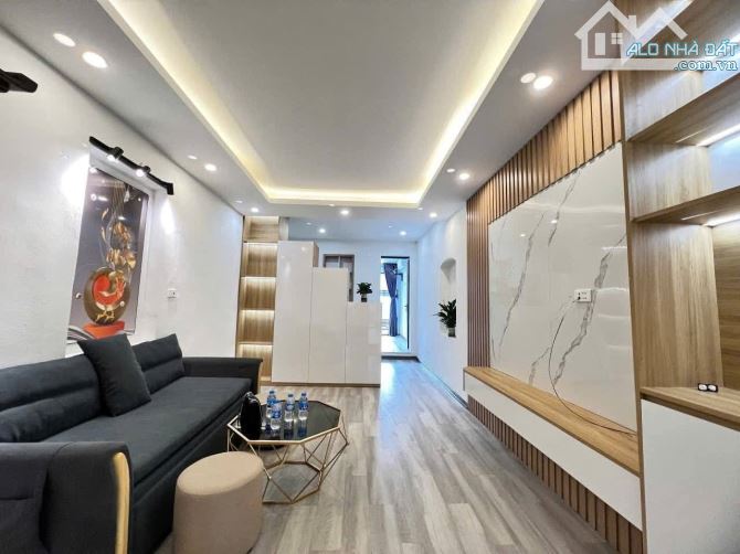 TẬP THỂ PHỐ 8/3 - NHÀ ĐẸP ĐỦ CÔNG NĂNG - ÔTÔ ĐỖ CHÂN CẦU THANG - DT60m 2N1K GIÁ 2.8 TỶ