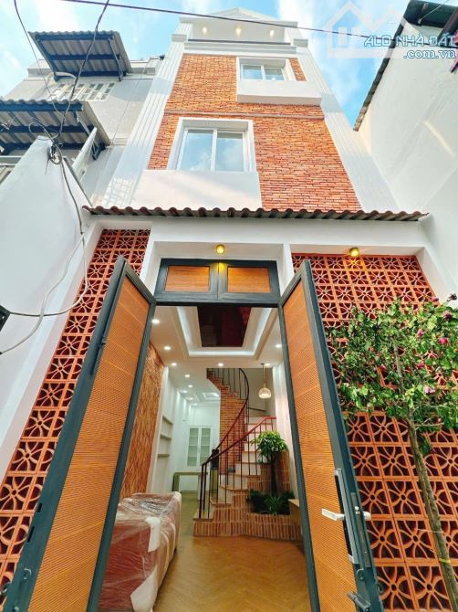 BÁN NHÀ MỚI ĐẸP QUẬN 4 DT 3,8*11 DÂN CƯ 4 TẤM THIẾT KẾ HIỆN ĐẠI GIÁ 6TỈ NHĨNH GIÁP Q1