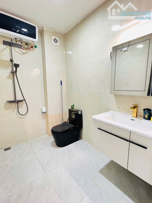 BÁN NHÀ BÁT KHỐI, Ô TÔ ĐỖ CỔNG - FULL NỘI THẤT 30M² X 5 TẦNG 5,1 TỶ