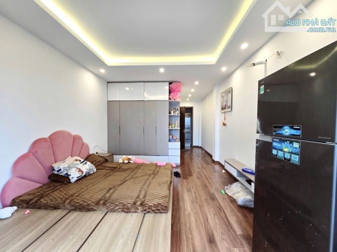 Bán nhà 6 tầng, thang máy, ô tô vào nhà tại Long Biên - 45m2/ 14.4 tỷ, gần Trường Quốc tế - 10