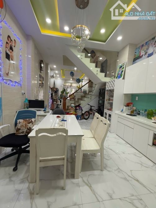 Nhà siêu phẩm Lạc Long Quân – Tân Bình – 3 tầng BTCT – Nở hậu nhẹ – 61m² – Chỉ nhỉnh 7 tỷ - 10
