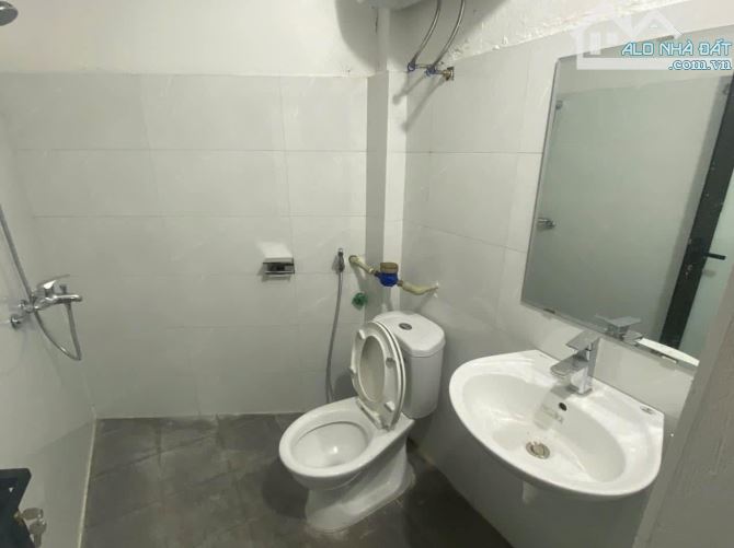 Siêu phẩm Cầu Giấy oto tránh ,kinh doanh,lô góc ,dòng tiền 30tr/1 tháng DT 83/90m mt 5,2m - 10