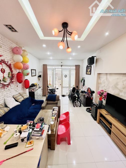 THOẠI NGỌC HẦU CHỦ 1 ĐỜI - 4 TẦNG BTCT ĐẸP - 5PN - HẺM 8M XE HƠI NÉ - 57m2. CHỈ 8.3 TỶ TL - 11