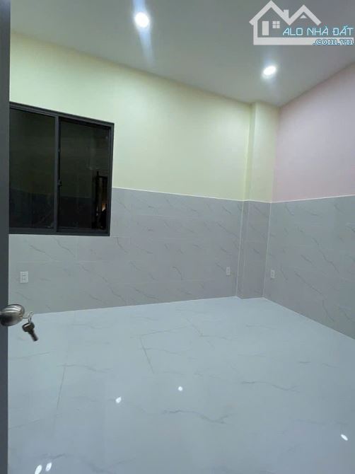 1 tỷ hơn có nhà xây mới ,1/ gần nguyễn sơn, tân phú - 30m ra mt - 2 tầng - ngang đẹp 4m - 11