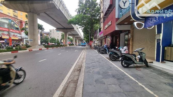 Bán nhà mặt phố Cầu Giấy vỉa hè rộng, 2 thoáng, 70m2, 6.2m mặt tiền, 22 tỷ - 2