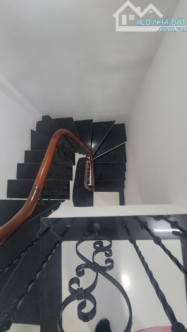 Bán gấp giá rẻ Văn Chương 28m/35m, 5 tầng, mặt tiền 7m, 7.15 tỷ Đống Đa. - 1