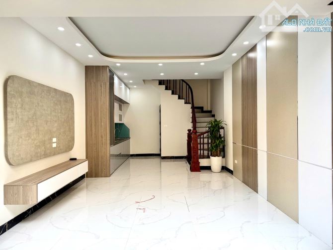 Cần bán gấp nhà Đức Giang, Long Biên, Ô tô đô cổng, Dt: 30m2, giá: 5.6 tỷ - 1