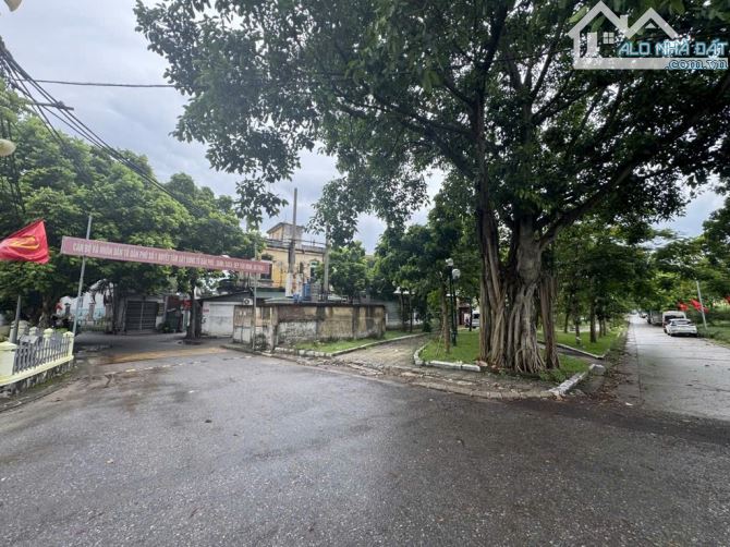 GIANG BIÊN-LONG BIÊN_NGÕ Ô TÔ VÀO ĐẤT_CÁCH 1 NHÀ RA TRỤC CHÍNH_DT 50M _ GIÁ NHỈNH 3 TỶ - 1