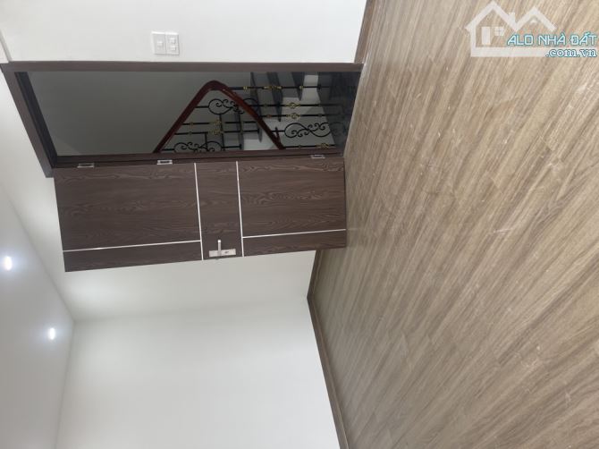THẠCH BÀN - LÔ GÓC, DÂN XÂY, GARA Ô TÔ - 10M ra Ô Tô Tránh - 1