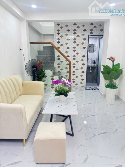 Bán nhà hẻm 5m Thích Quảng Đức PN, 4 tầng, full nội thất xịn sò, sổ vuông A4, chỉ 4.x tỷ - 1
