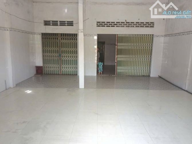 Bán đất tặng căn nhà cấp 4 ngay tại Bà Điểm, Hóc Môn 830 triệu thương lượng - 1