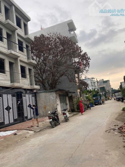 Bán nhà 4 tầng 45m2 ô tô đỗ cửa Đồng Nhân Đông La 2.6 tỷ đất ở chưa sổ - 1