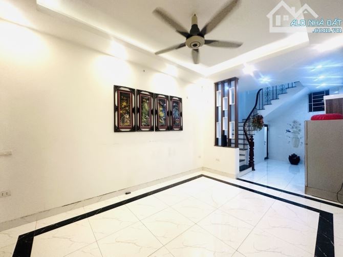 THANH AM 5 TẦNG -Ô TÔ ĐỖ CỔNG - VÀI BƯỚC CHÂN RA  MẶT PHỐ -GIÁ 5TỶ NHỈNH - 1