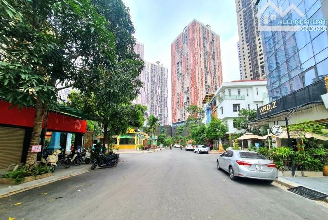 + SIÊU PHẨM- BIỆT THỰ LÔ GÓC -VĂN KHÊ - VỈA HÈ  Ô TÔ TRÁNH DỪNG ĐỖ - THANG MÁY - Ở + KINH - 1
