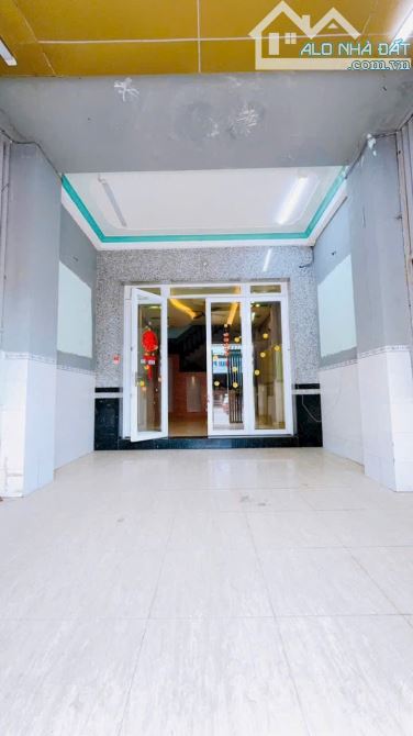 BÁN NHÀ 1 TRỆT 2 LẦU MẶT TlỀN TRẦN HOÀNG NA VỊ TRÍ ĐẸP ĐOẠN GẦN NGUYỄN VĂN CỪ - 1