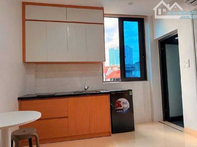 Bán nhà Bạch Mai _ Trương định, 50m, 14 Tỷ, 7 tầng lô góc , 10 P,VF3 vào nhà, PCCC Đủ