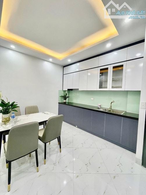 Trình Đình Cửu - nhà dân xây - lô góc - ô tô đỗ gần - 1