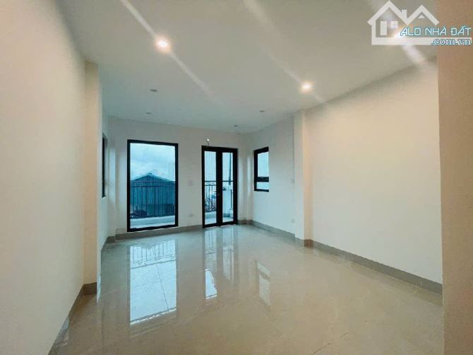 Bán nhà phố Kim Giang, ô tô đỗ cửa | 38m², 7 tầng, thang máy, giá 12.6 tỷ - 1