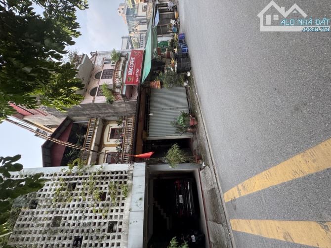 BÁN ĐẤT TẶNG NHÀ 3 TẦNG CŨ-SÁT CHỢ,CẠNH CÔNG VIÊN-ĐẰNG SAU KHU BT KHAI SƠN- VỈA HÈ - KINH - 1