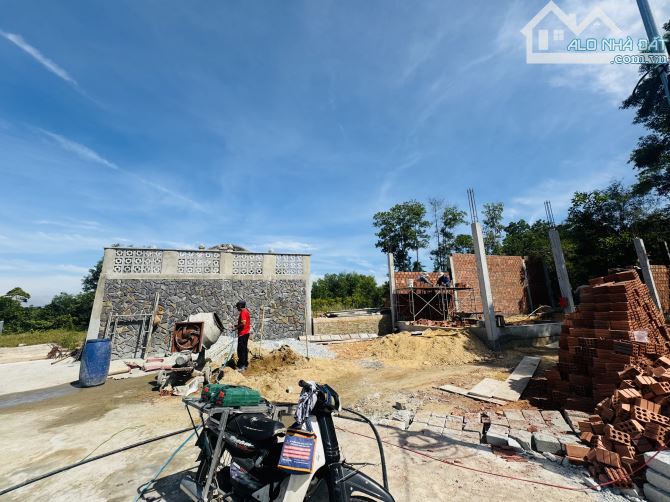 Nhà đẹp 2 tầng 4 phòng ngủ Thủy Xuân cạnh đường chính giá tôtd - 1