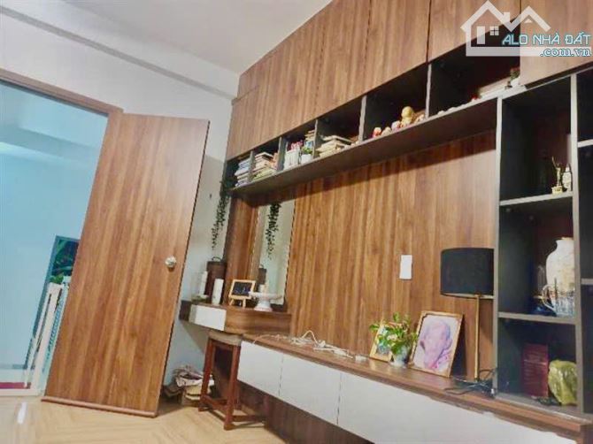 HÀ ĐẸP LÊ VĂN THỊNH XE HƠI NGỦ TRONG NHÀ DIỆN TÍCH 125M2 NHÀ 3 TẦNG MỚI TINH GIẢM CÒN 10 T - 1