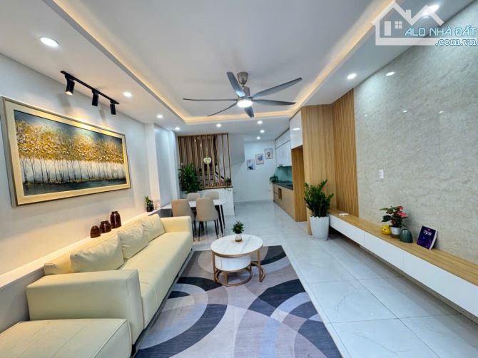 Ngõ ô tô tránh, đỗ cửa – 5 tầng long lanh Nguyễn Văn Cừ, cơ hội không lặp lại . Chỉ 10 xiu - 1