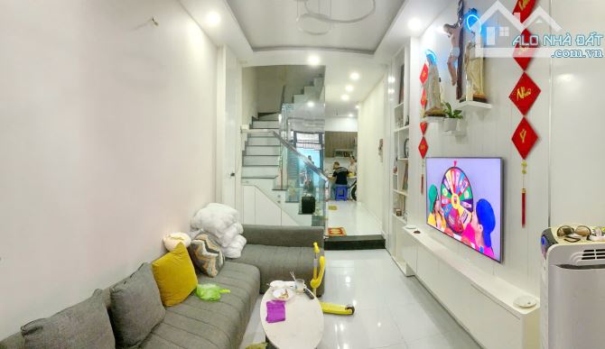 Bán nhà đẹp 2 lầu gần MT Phạm Thế Hiển Phường 4 Quận 8 - 1