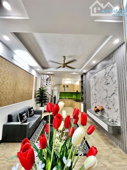 BÁN NHÀ VĂN MIẾU ĐỐNG ĐA 44m 5T Mt 4m GIÁ 9.5 TỶ NGÕ THÔNG 2 THOÁNG KINH DOANH. - 1