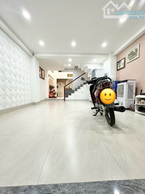 Bán căn nhà Dương Quảng Hàm 5 tầng có Gara oto 4PN - Nhà chủ xây kiên cố - 1