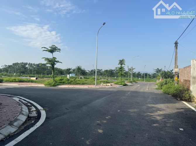 🌟 LÔ GÓC 80m² – TRỤC CHÍNH ĐỒI PHE 🌟 	•	Vị trí đắc địa: sát khu quy hoạch của Vingroup - 1