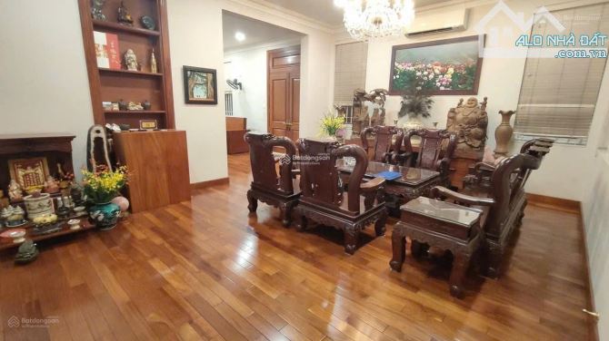 Bán biệt thự mặt tiền đường Nguyễn Thành Ý, Quận 1 khu yên tĩnh an ninh sang trọng bậc nhấ - 1