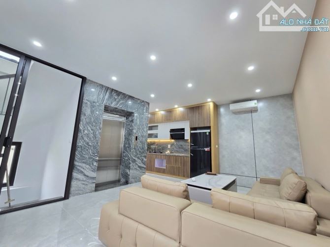 SIÊU PHẨM MỚI TINH! NHÀ 6 TẦNG THANG MÁY - NGỌC LÂM - Ô TÔ ĐỖ CỔNG - TẶNG FULL NỘI THẤT - 1