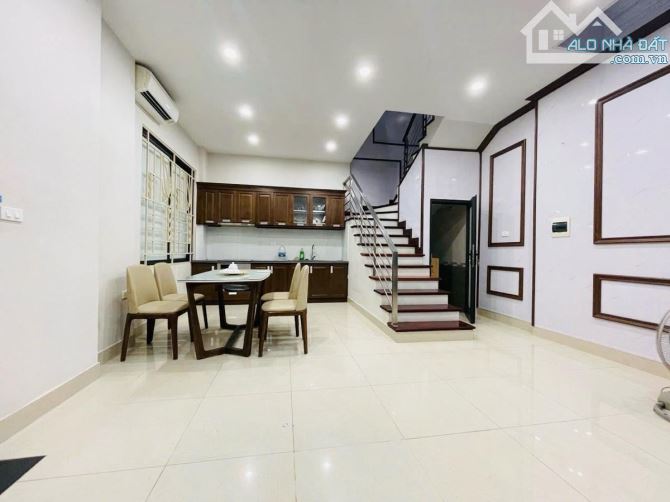 Hiếm! Nhà đẹp Nguyên Hồng 42m² mặt tiền rộng thoáng sáng – 10m ra ô tô tránh - 1