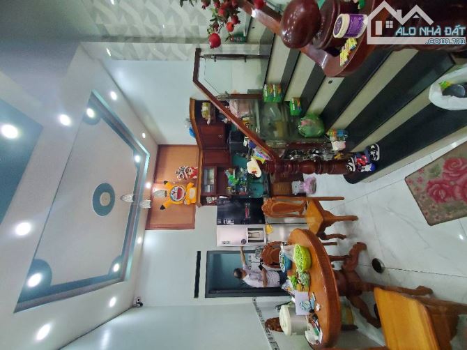 Nhà đẹp rộng thoáng xe hơi đổ cửa quay đầu, 60m2, 4 tầng đúc BTCT, SHR, hoàn công đủ - 1