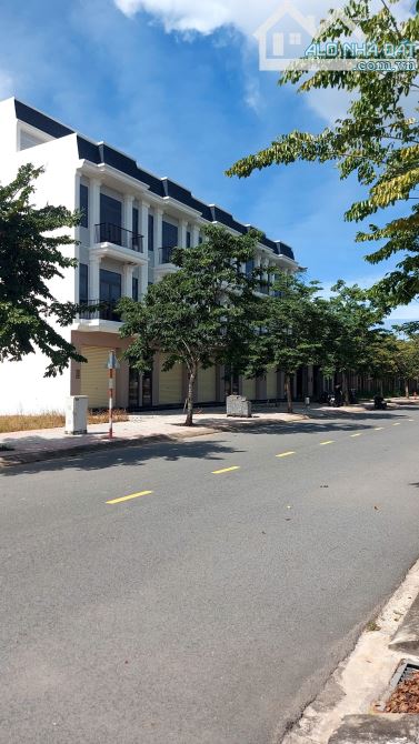 Đất thổ cư 90m2 mặt tiền nhựa 12m ngay TL10 về Bình Tân, sử dụng kinh doanh được liền - 1