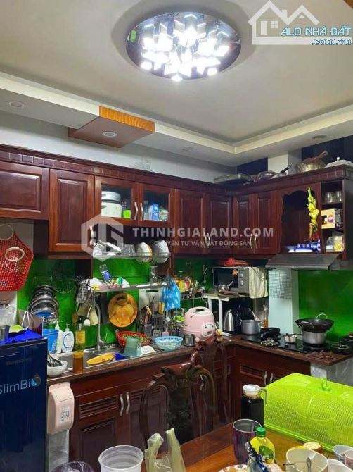 CHỈ 7.3 TỶ SỞ HỮU NHÀ MẶT TIỀN 2 TẦNG KIÊN CỐ 102m2 CÓ SÂN RỘNG ĐỂ Ô TÔ. GẦN CHỢ, BẾN XE. - 1