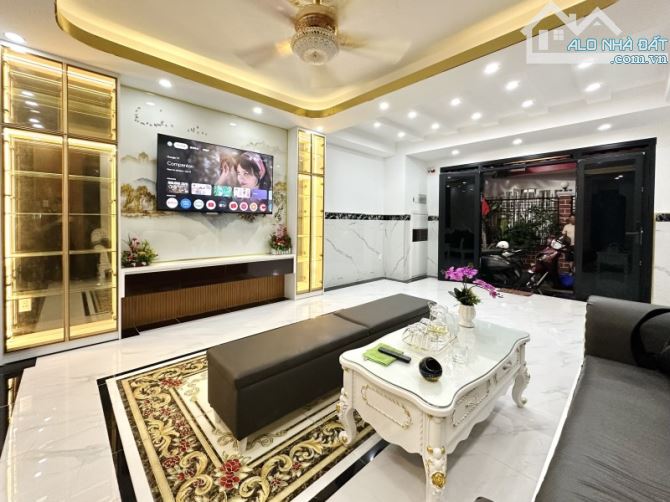 BÁN NHÀ ĐẸP QUẬN 3 - 5 TẦNG - THANG MÁY, Ô TÔ TRÁNH – 43M2 - TRẦN QUANG DIỆU - 13.5 TỶ - 1