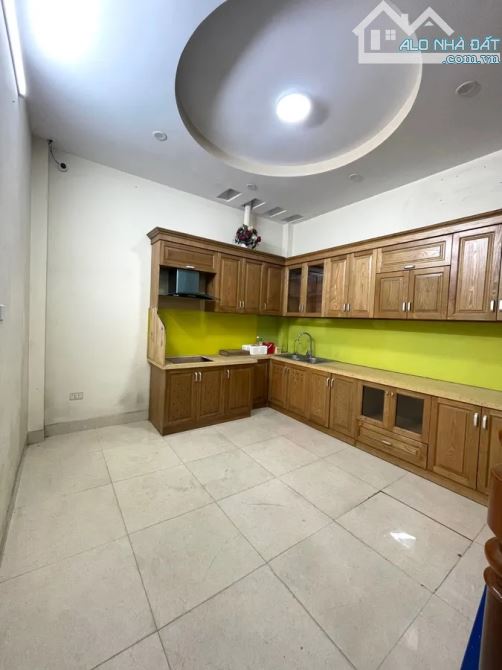 BÁN GẤP PHÂN LÔ VIP CẦU GIẤY - MẶT NGÕ Ô TÔ THÔNG - KINH DOANH - 2 THOÁNG, 18,6 TỶ. - 1