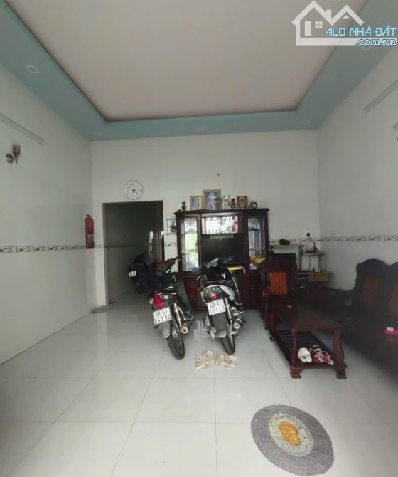 Có cái nhà nhỏ hẻm oto cần bán ở Tân Hiệp Hóc Môn dt 93,8m2 chỉ 800 TRIỆU Sổ hồng riêng - 1